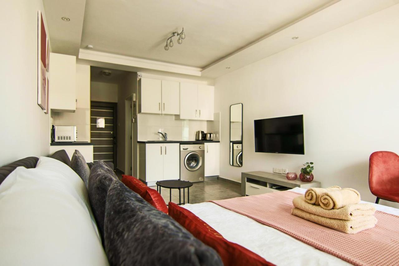 Phaedrus Living: Seaside Luxury Flat Athina 115 Lägenhet Paphos Exteriör bild