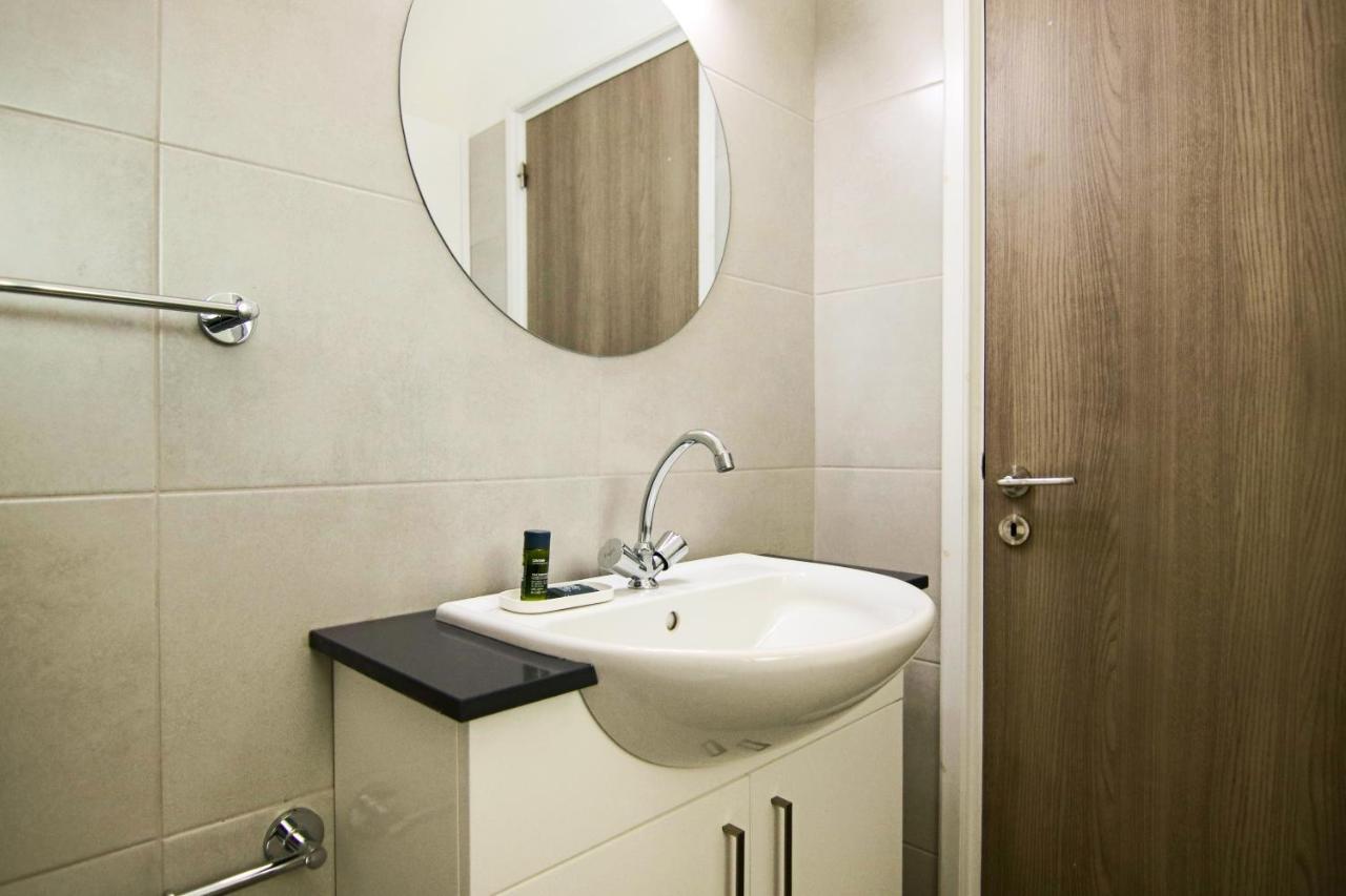 Phaedrus Living: Seaside Luxury Flat Athina 115 Lägenhet Paphos Exteriör bild